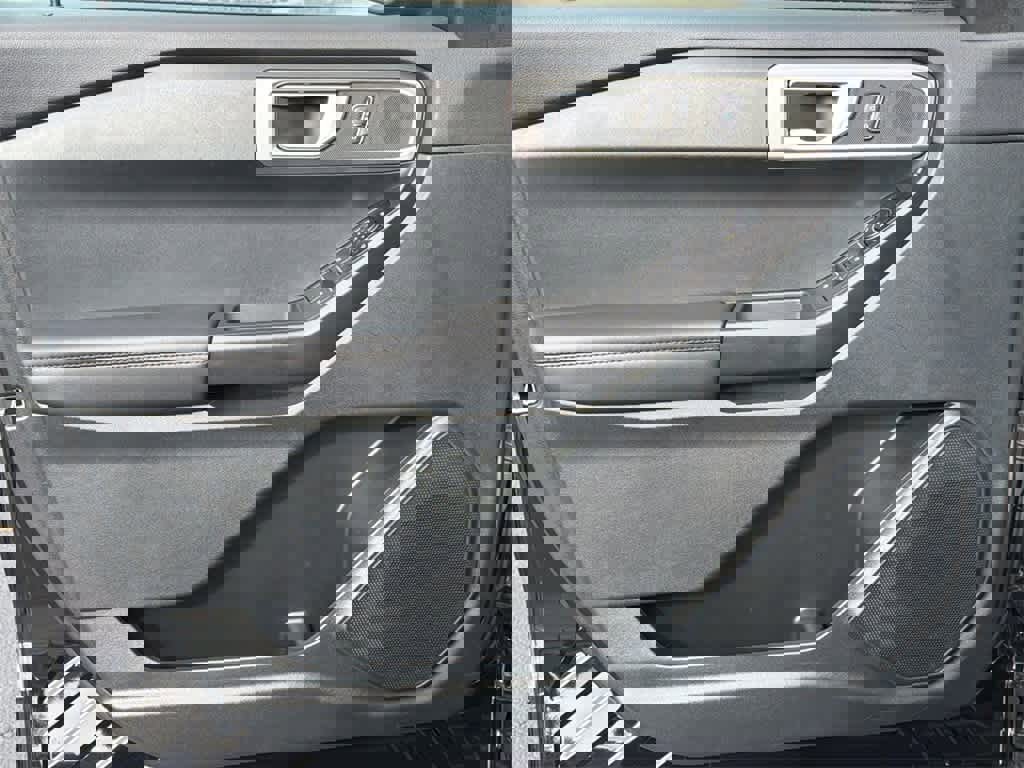 Certified 2024 Ford Explorer Base image 11