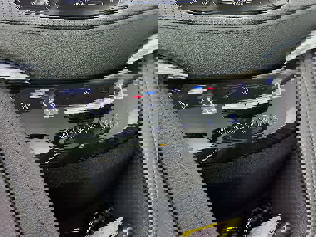 Used 2017 Cadillac XT5 Luxury w/ Driver Awareness Package image 18