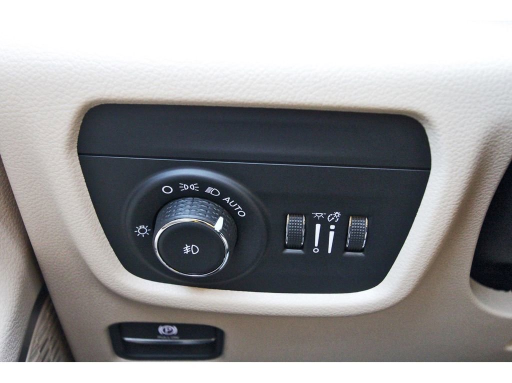 Used 2022 Jeep Grand Cherokee L Limited image 18