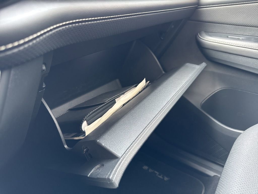 Used 2024 Volkswagen Atlas SE image 30