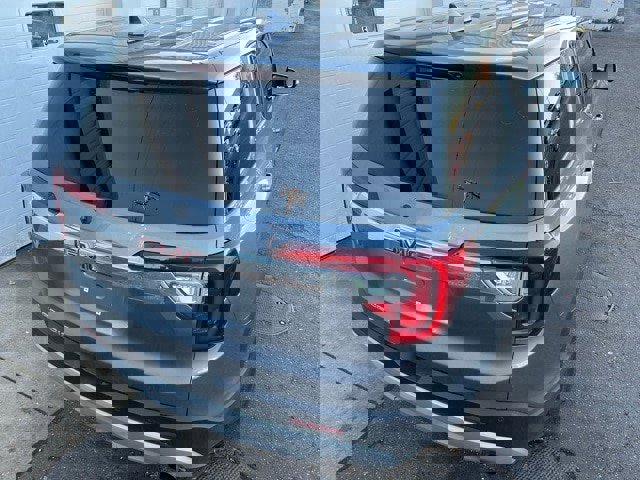 Used 2021 GMC Acadia SLE image 5