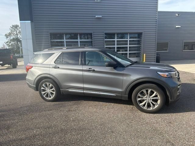 Certified 2023 Ford Explorer XLT w/ Equipment Group 202A RWD image 2