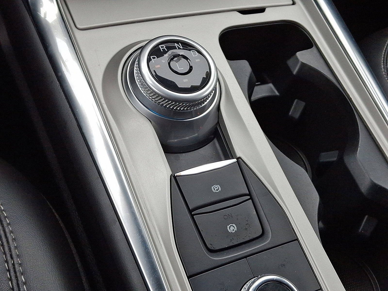 Certified 2022 Ford Explorer XLT w/ Equipment Group 202A image 22