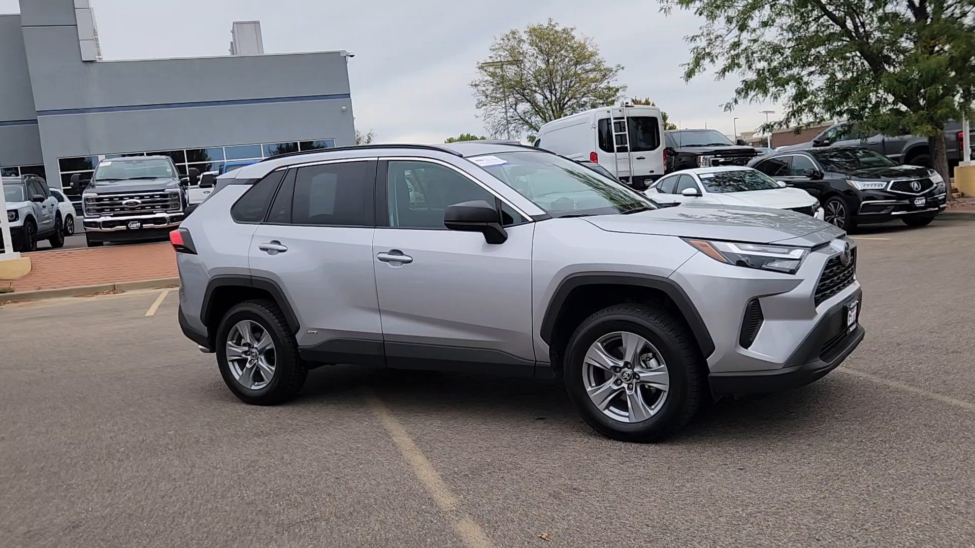 Used 2025 Toyota RAV4 LE AWD/4WD image 8