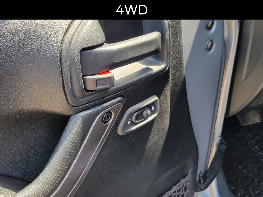 Used 2018 Jeep Wrangler Unlimited Sahara AWD/4WD image 21