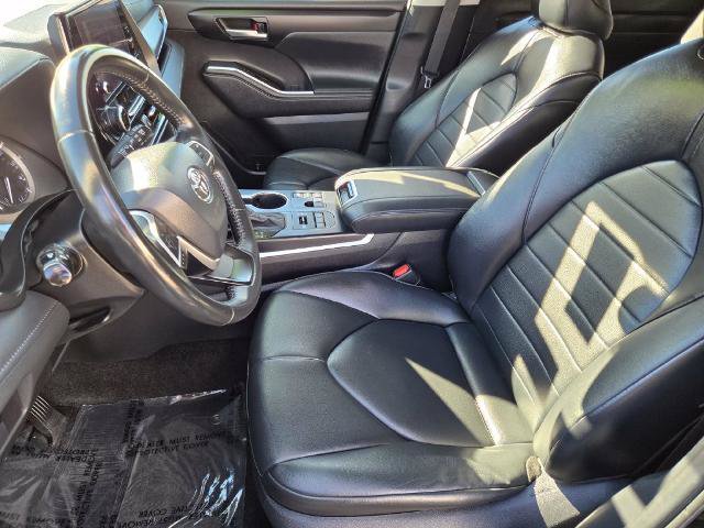 Used 2024 Toyota Highlander XLE AWD/4WD image 15