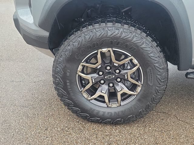 Used 2025 Chevrolet Colorado ZR2 w/ Technology Package AWD/4WD image 9