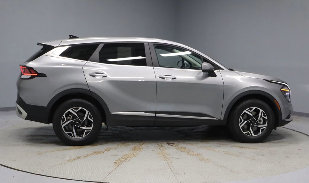 Used 2025 Kia Sportage LX AWD/4WD image 6