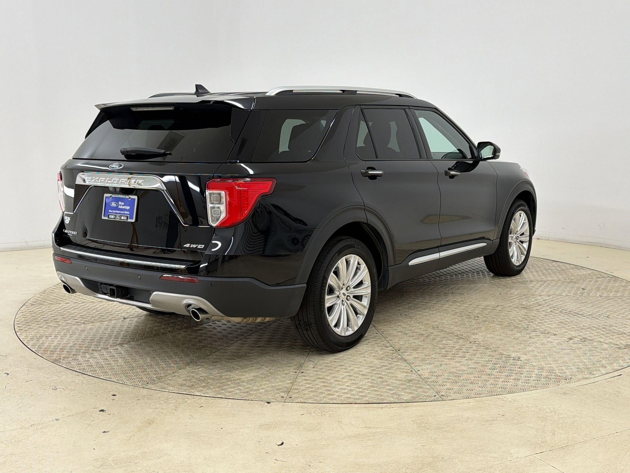 Certified 2022 Ford Explorer Limited w/ Equipment Group 301A AWD/4WD image 9
