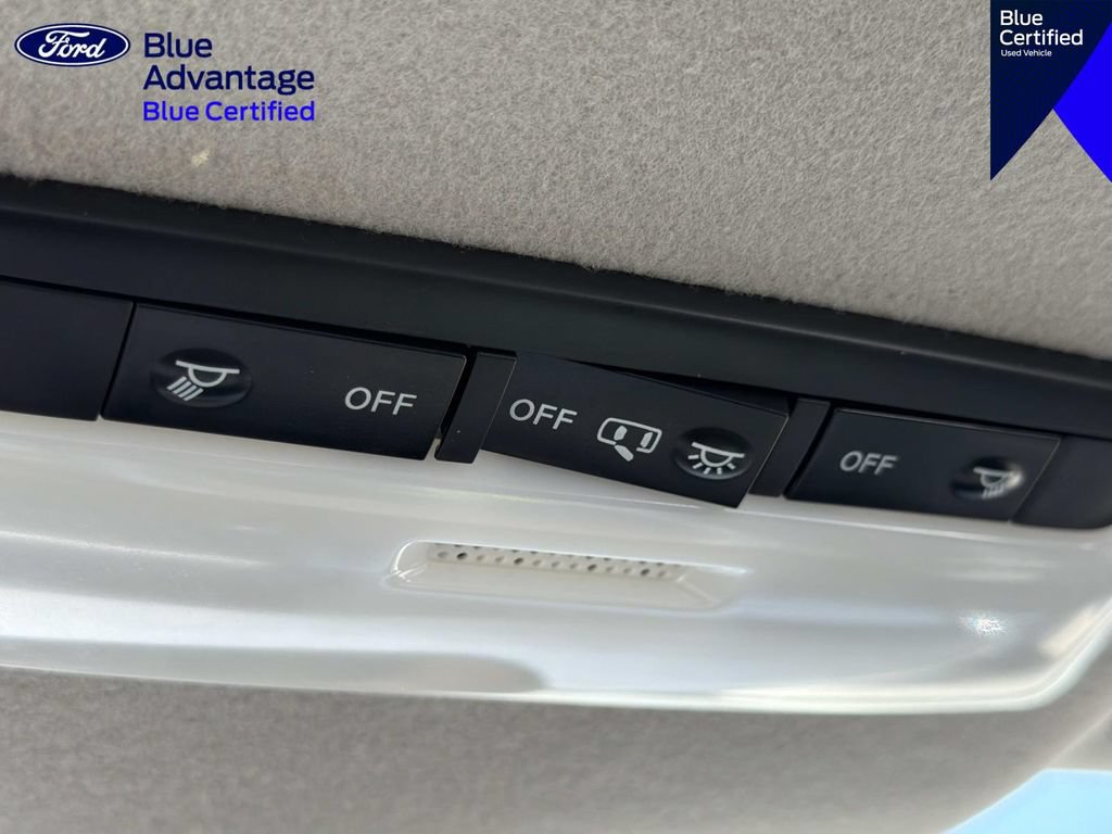 Used 2025 Nissan Versa SV FWD image 32