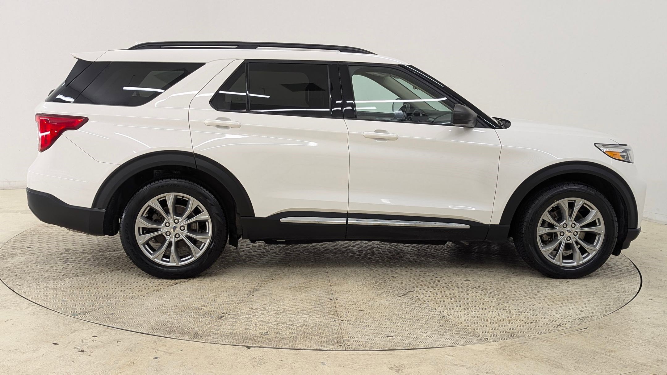 Certified 2022 Ford Explorer XLT w/ Equipment Group 202A image 8