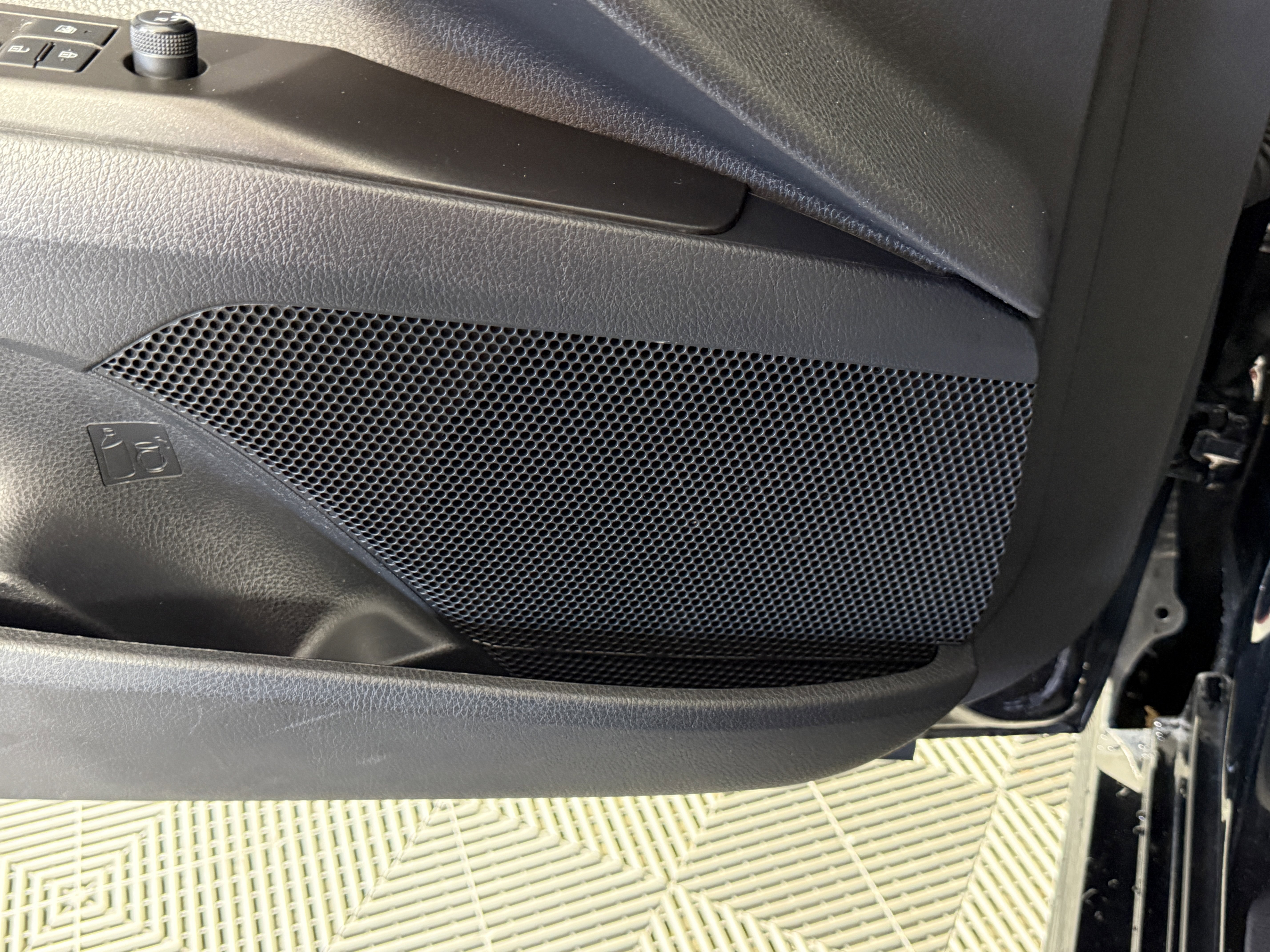 Used 2021 Toyota Camry SE w/ Convenience Package image 16