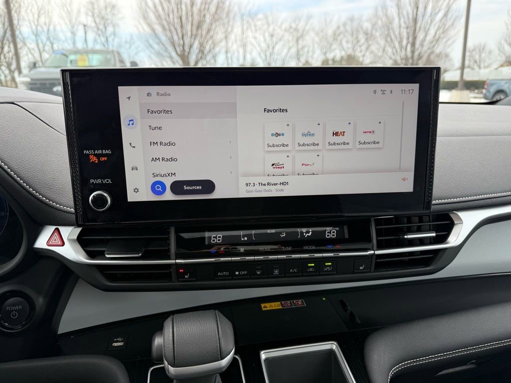 Used 2025 Toyota Sienna XSE w/ XSE Plus Package image 9