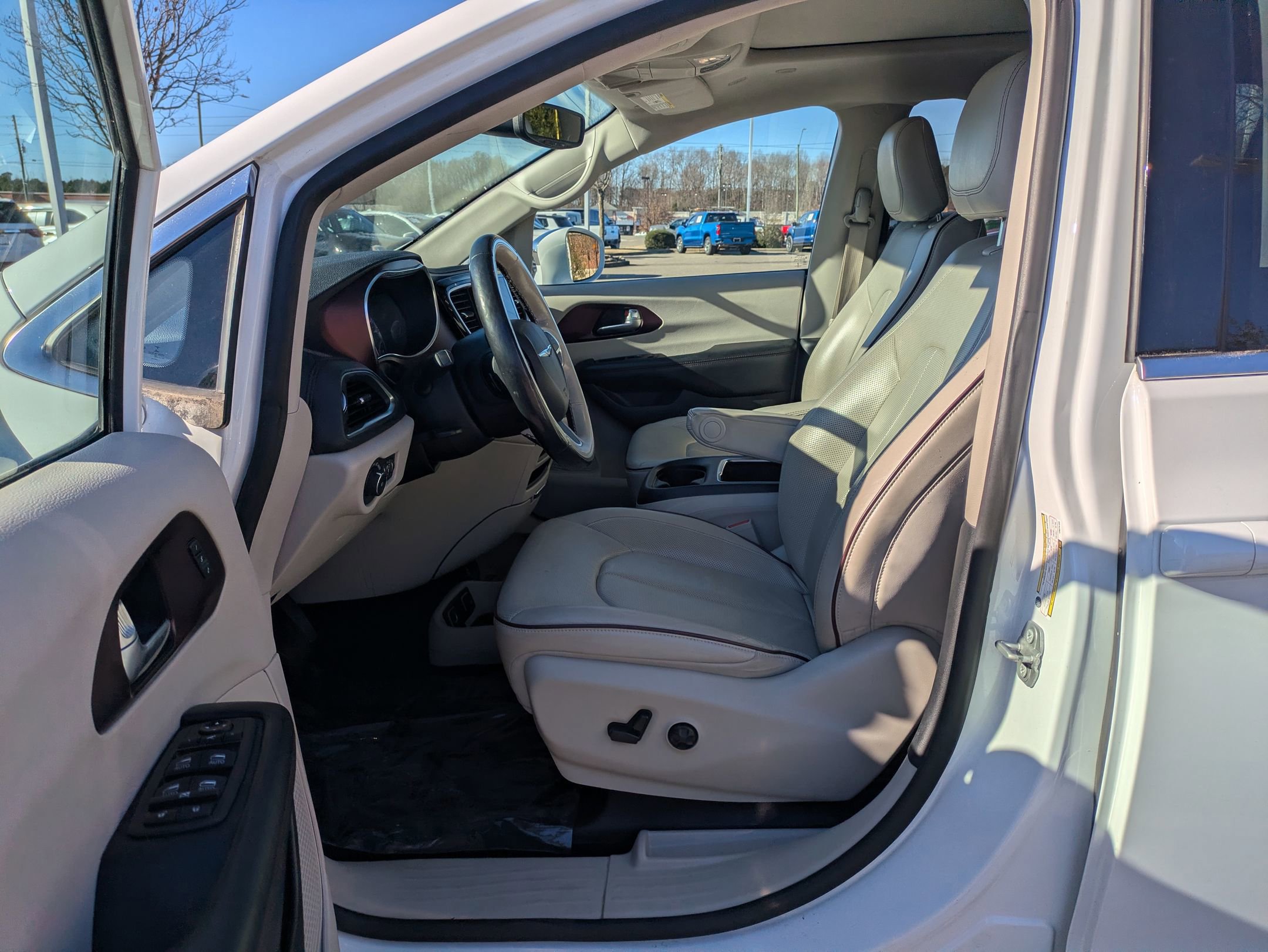 Used 2020 Chrysler Pacifica Limited image 15