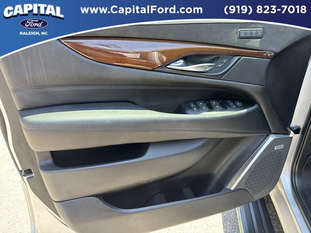 Used 2020 Cadillac Escalade Premium Luxury AWD/4WD image 20