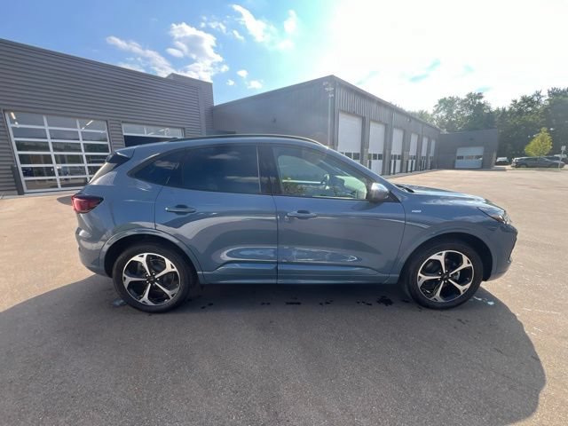 Certified 2024 Ford Escape ST-Line Select w/ Tech Pack #2 AWD/4WD image 4