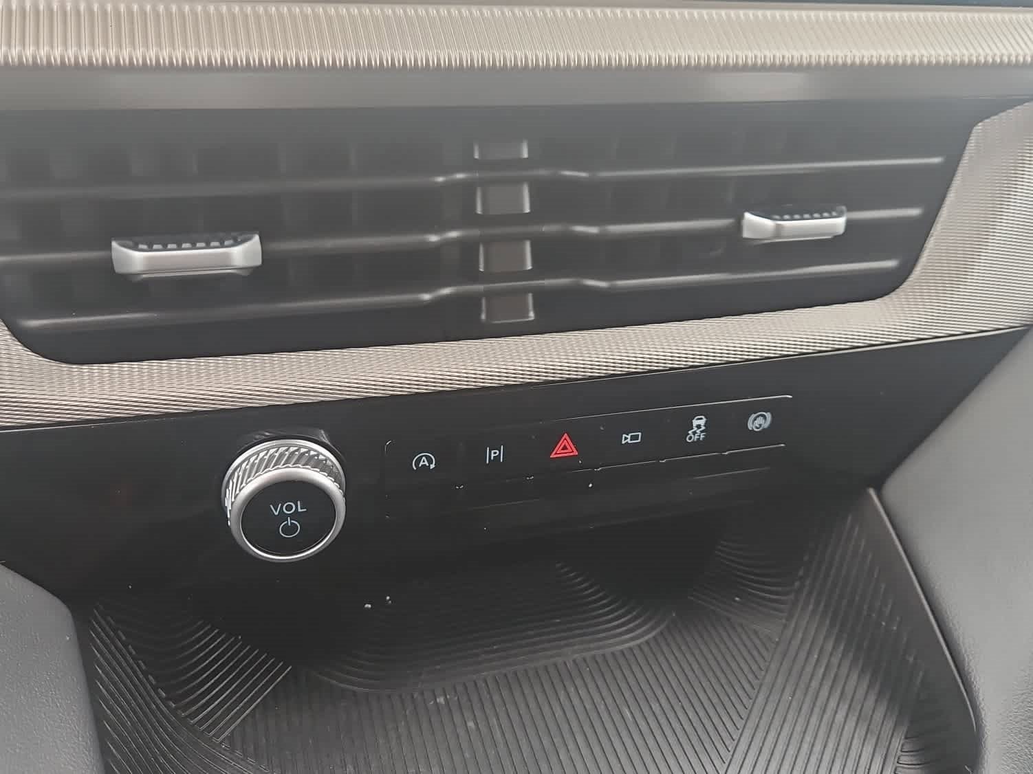 Certified 2025 Ford Explorer Active image 18