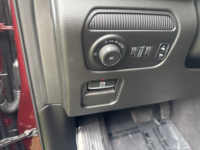 Used 2024 Jeep Wagoneer L Series II w/ Flexible Seating Group AWD/4WD image 18