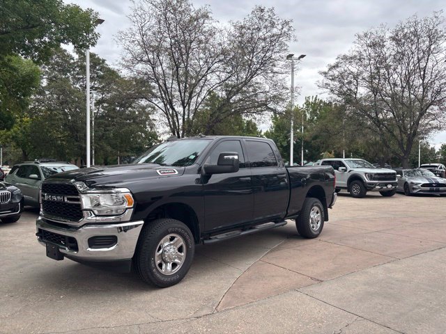 Used 2024 RAM 2500 Tradesman w/ Chrome Appearance Group AWD/4WD image 5