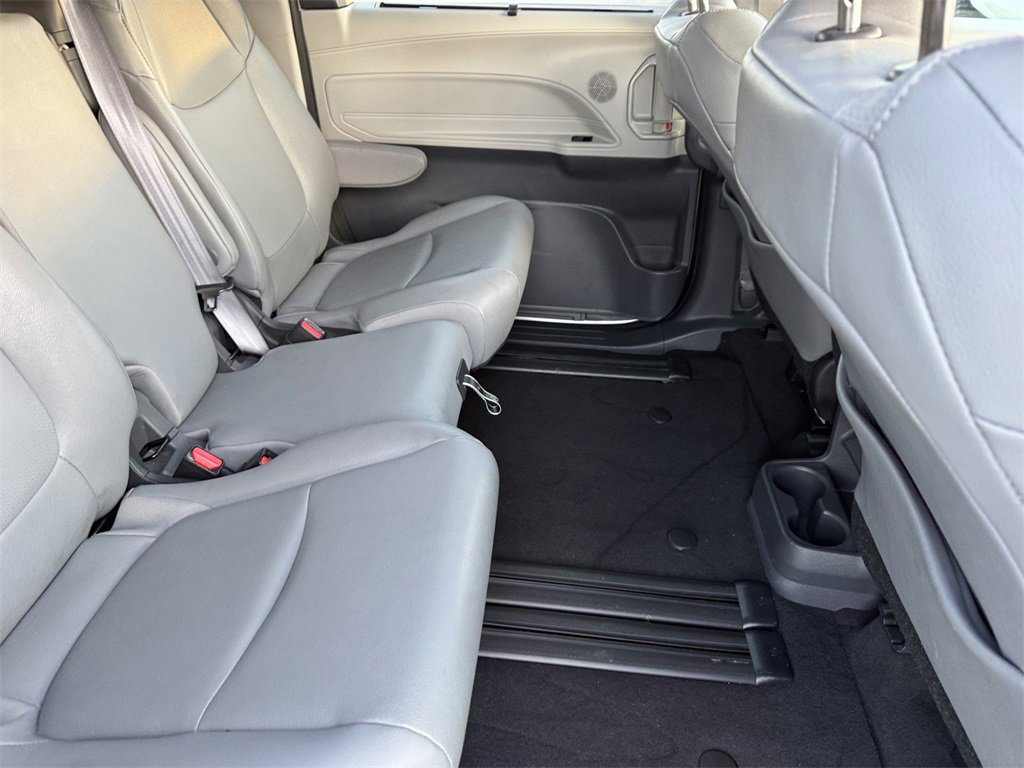 Used 2024 Toyota Sienna XLE image 7