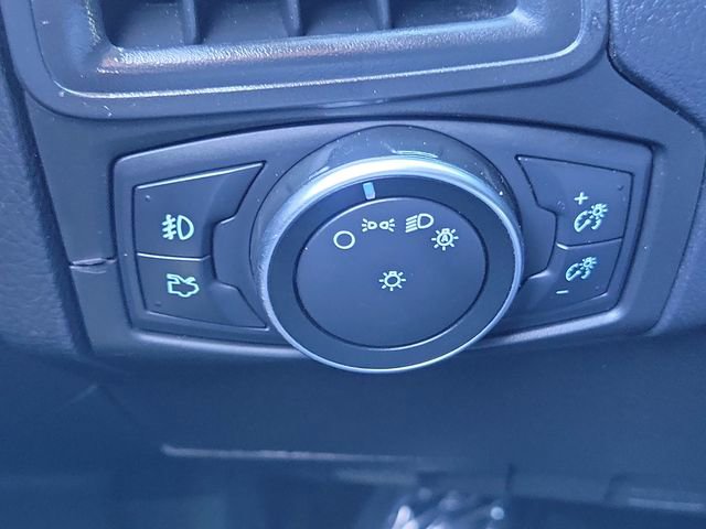 Certified 2018 Ford Focus SE w/ SE Appearance Package image 18