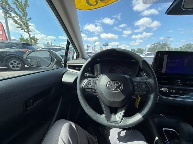 Used 2025 Toyota Corolla LE FWD image 31