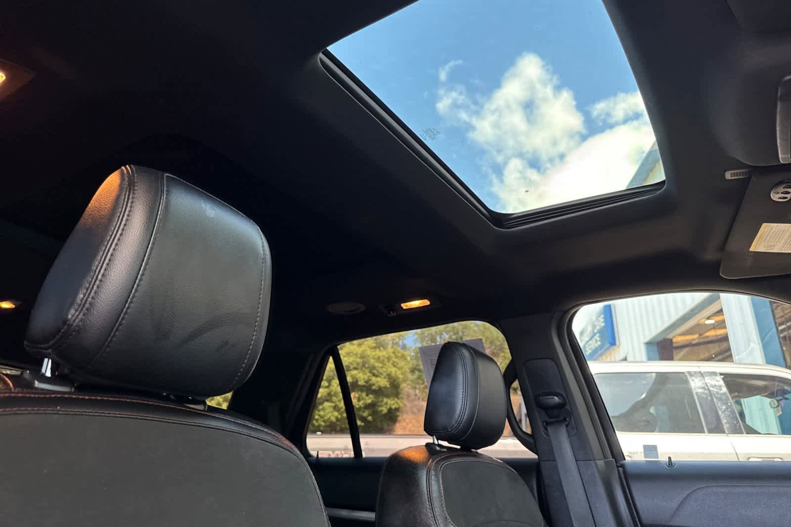 Certified 2018 Ford Explorer XLT w/ Equipment Group 202A AWD/4WD image 19