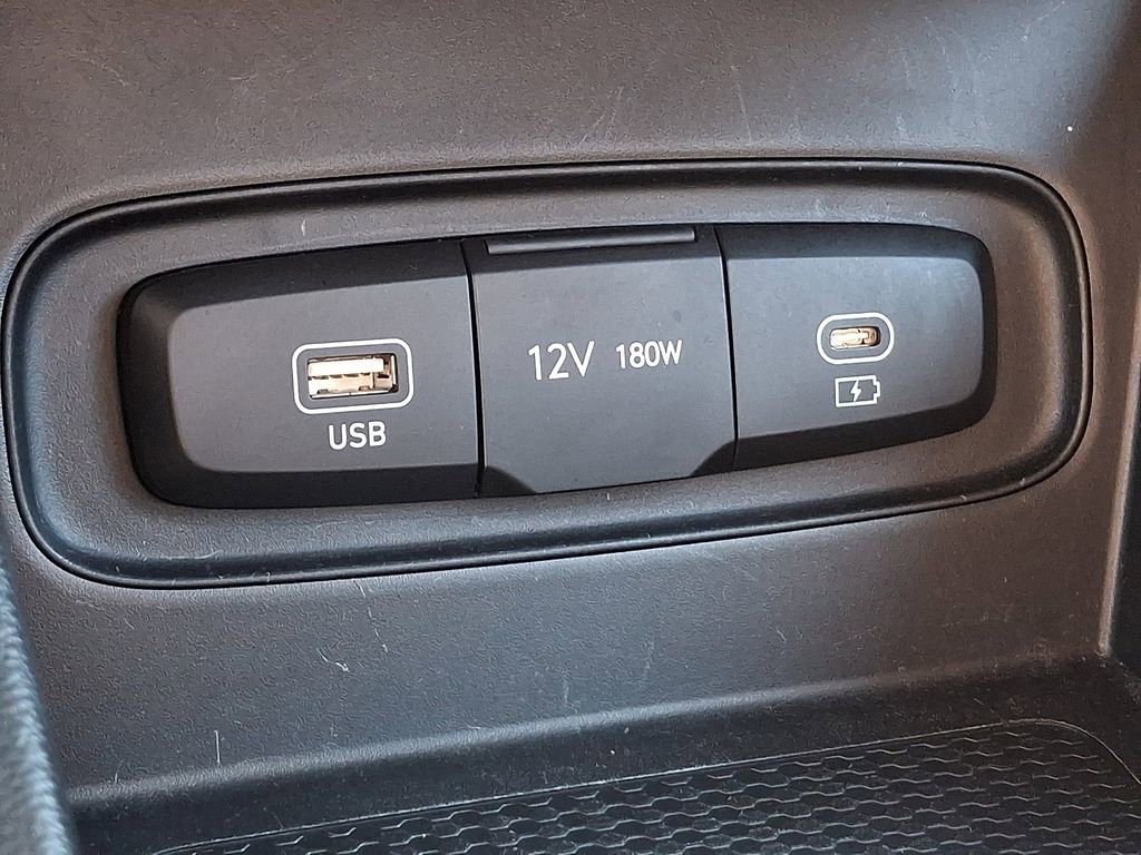 Used 2026 Hyundai Venue SE FWD image 24