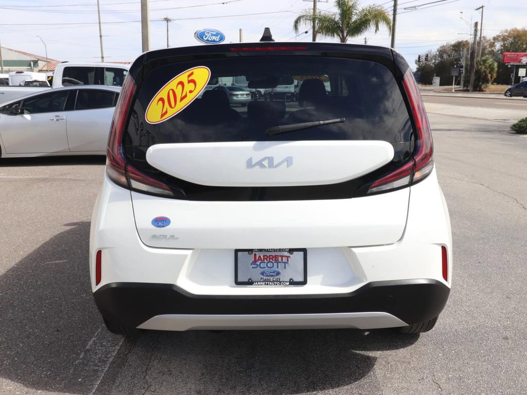 Used 2025 Kia Soul LX w/ LX Technology Package image 4