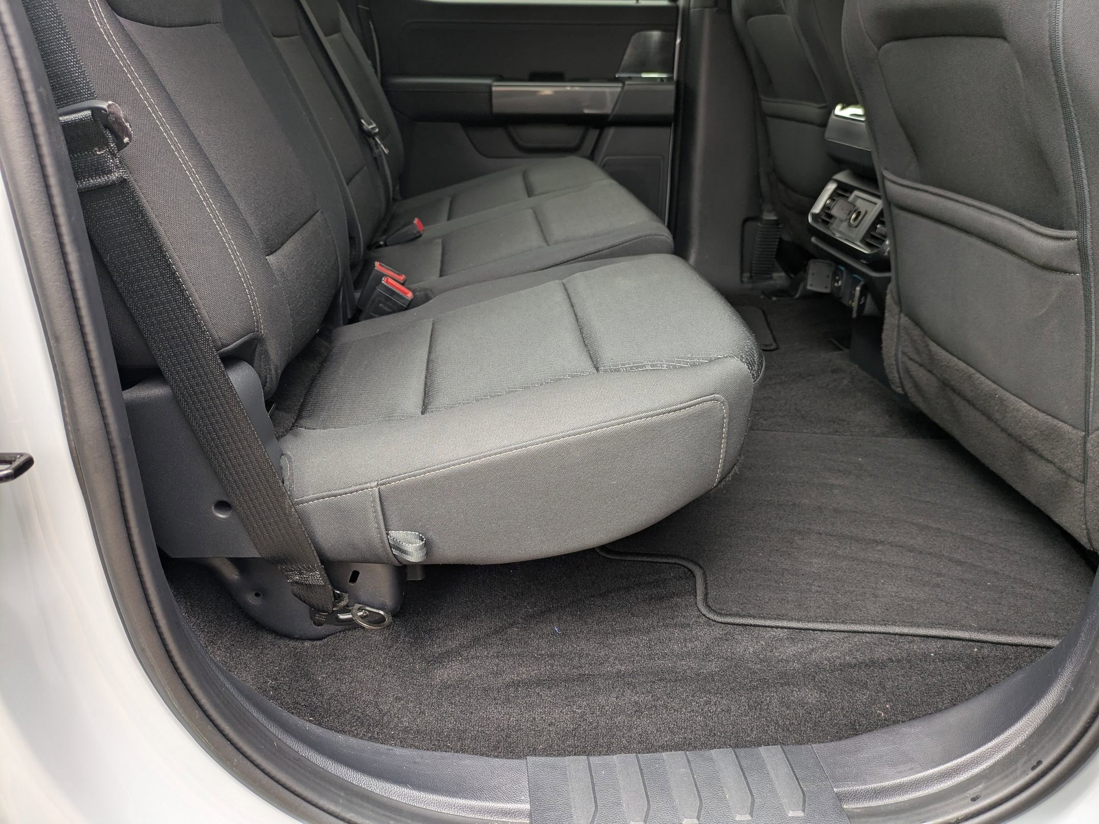 Certified 2022 Ford F150 XLT w/ Equipment Group 302A High image 33