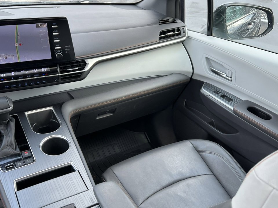 Used 2021 Toyota Sienna XSE image 32