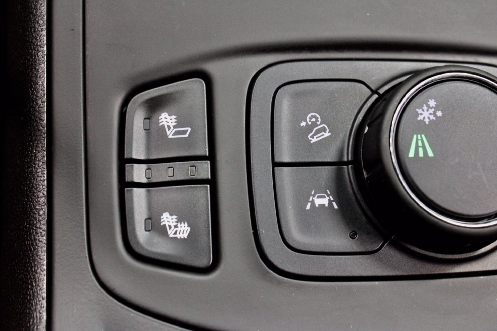 Used 2024 GMC Terrain SLE w/ Driver Convenience Package FWD image 4