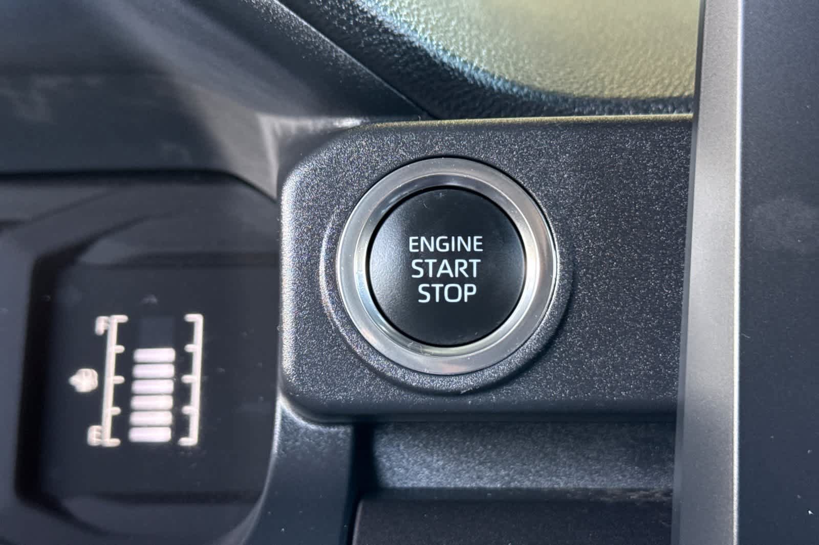 Used 2025 Toyota 4Runner SR5 AWD/4WD image 22