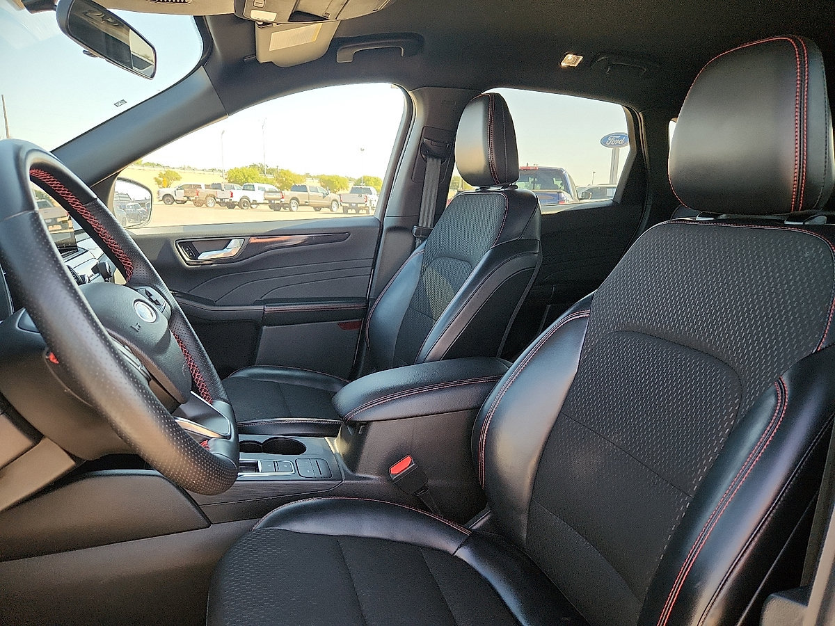 Certified 2025 Ford Escape ST-Line Select AWD/4WD image 8