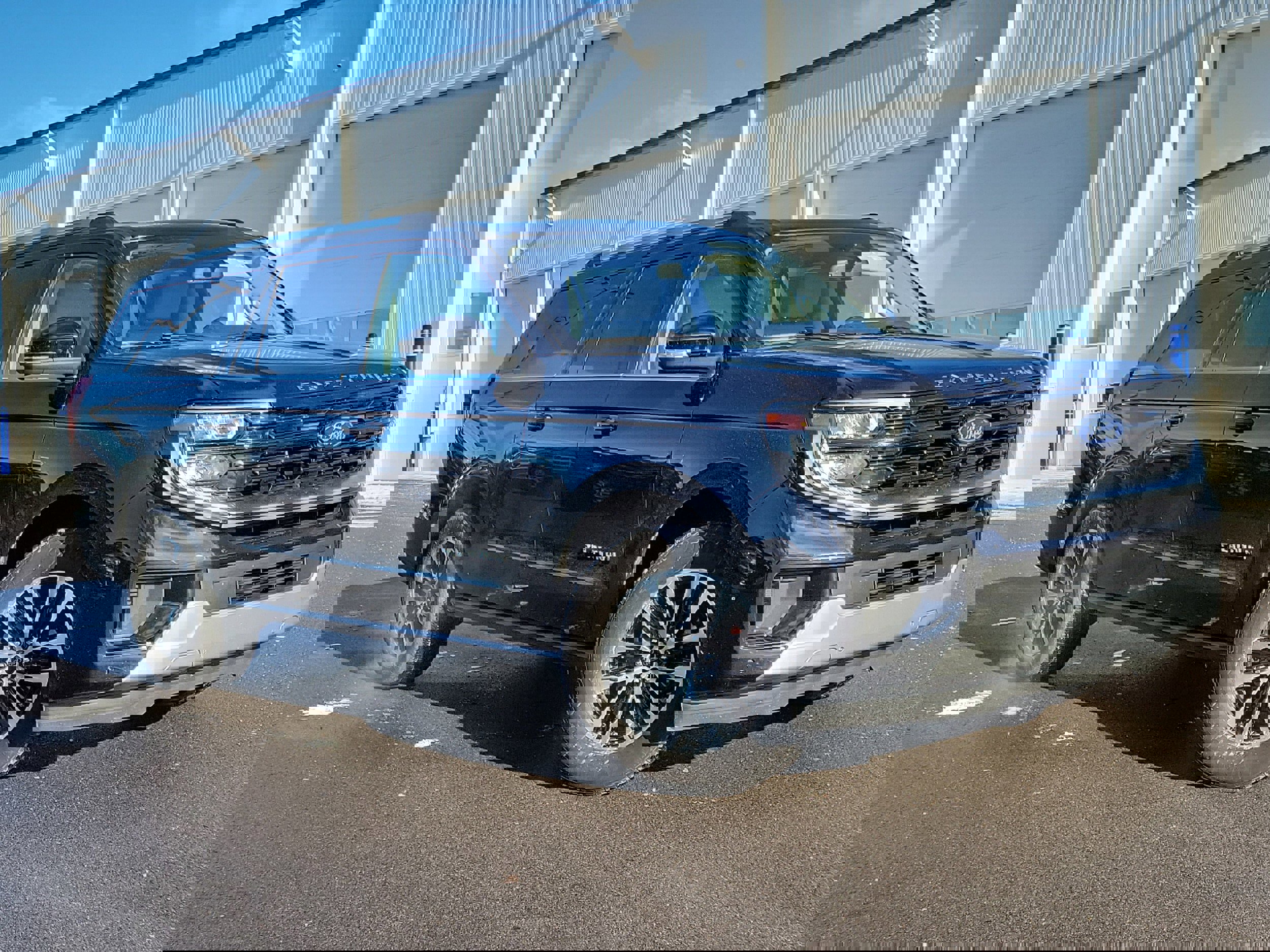 Certified 2025 Ford Expedition Max Platinum image 5