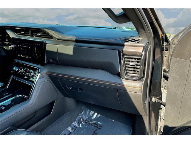 Used 2023 GMC Sierra 1500 AT4 w/ Technology Package AWD/4WD image 29
