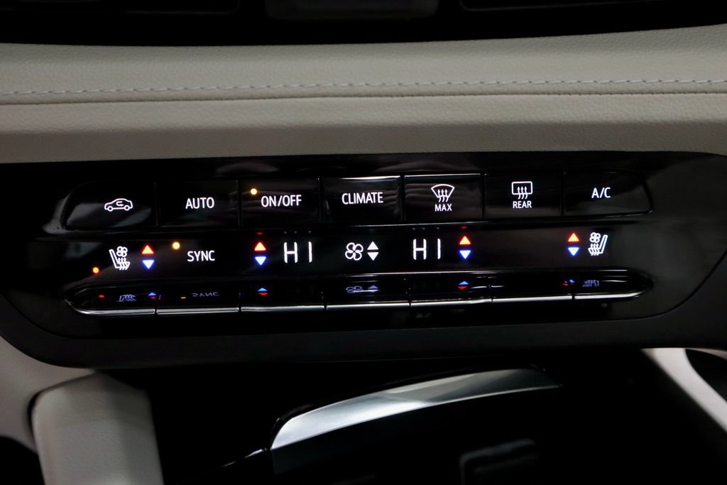 Used 2023 Buick Envision Avenir AWD/4WD image 34