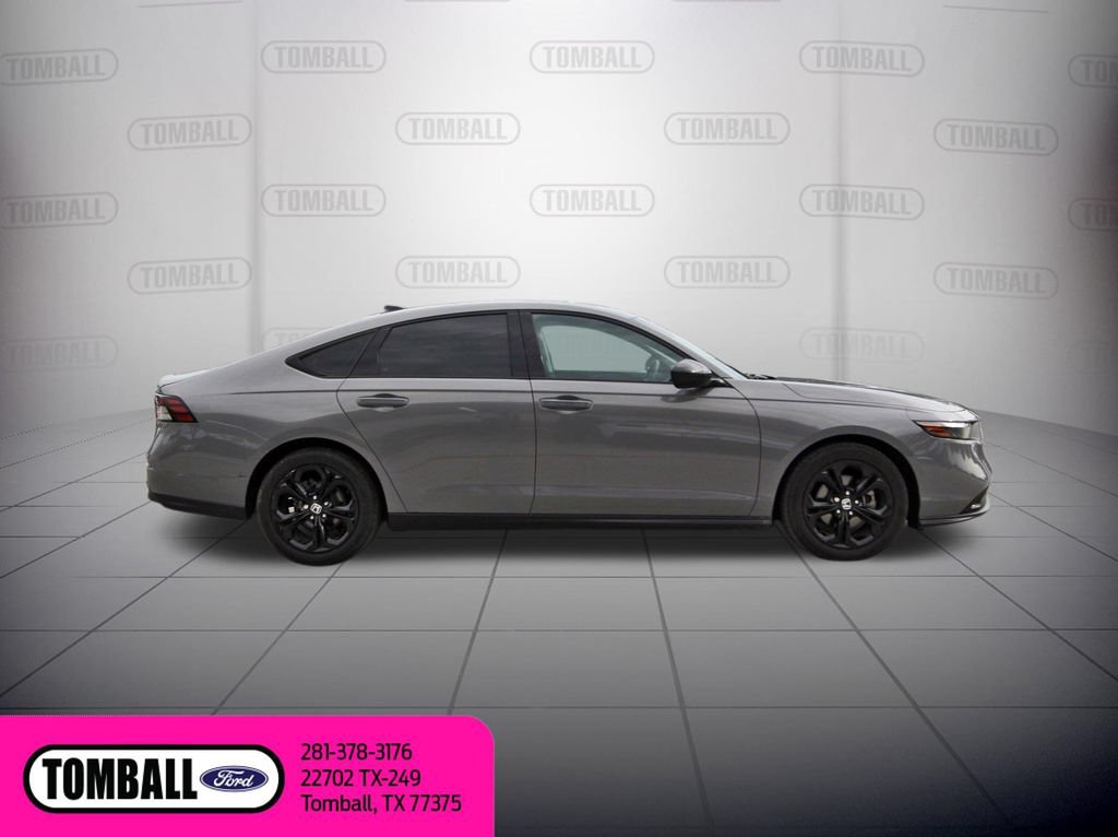Used 2025 Honda Accord SE image 9