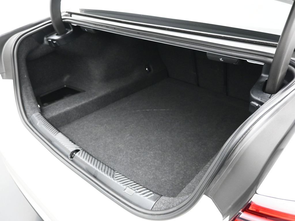 Used 2025 BMW 530i xDrive w/ Premium Package image 24