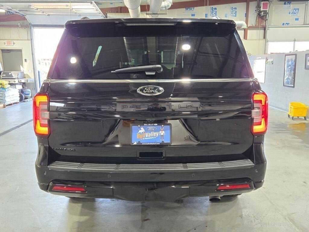 Certified 2022 Ford Expedition Limited image 3