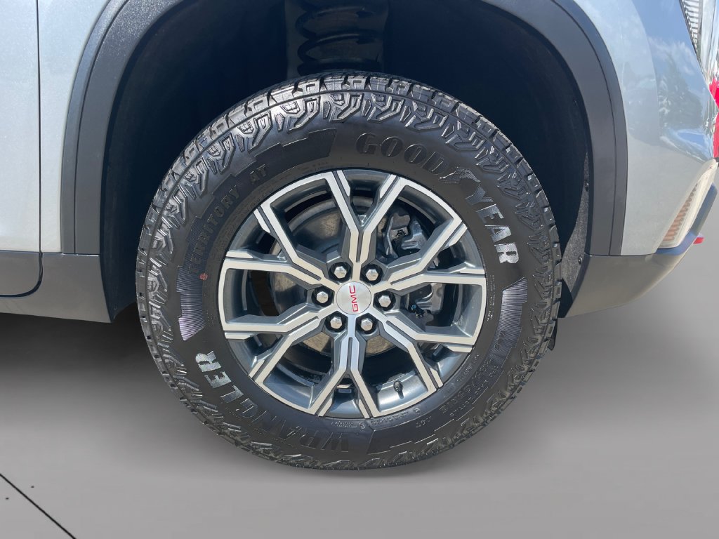 Used 2025 GMC Acadia AT4 w/ LPO, Floor Liner Package AWD/4WD image 9