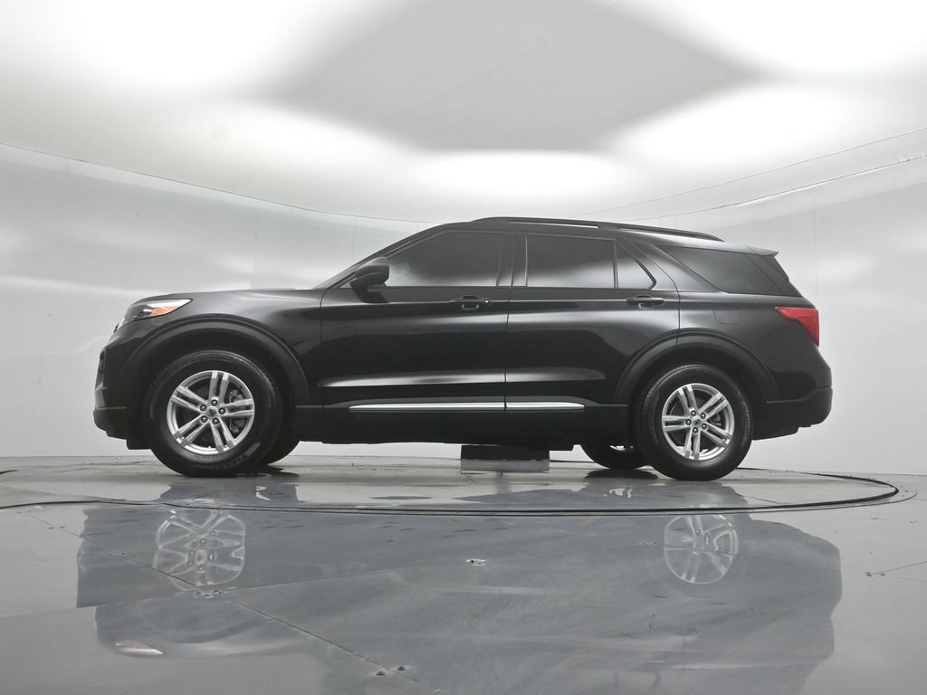 Certified 2024 Ford Explorer XLT RWD image 7