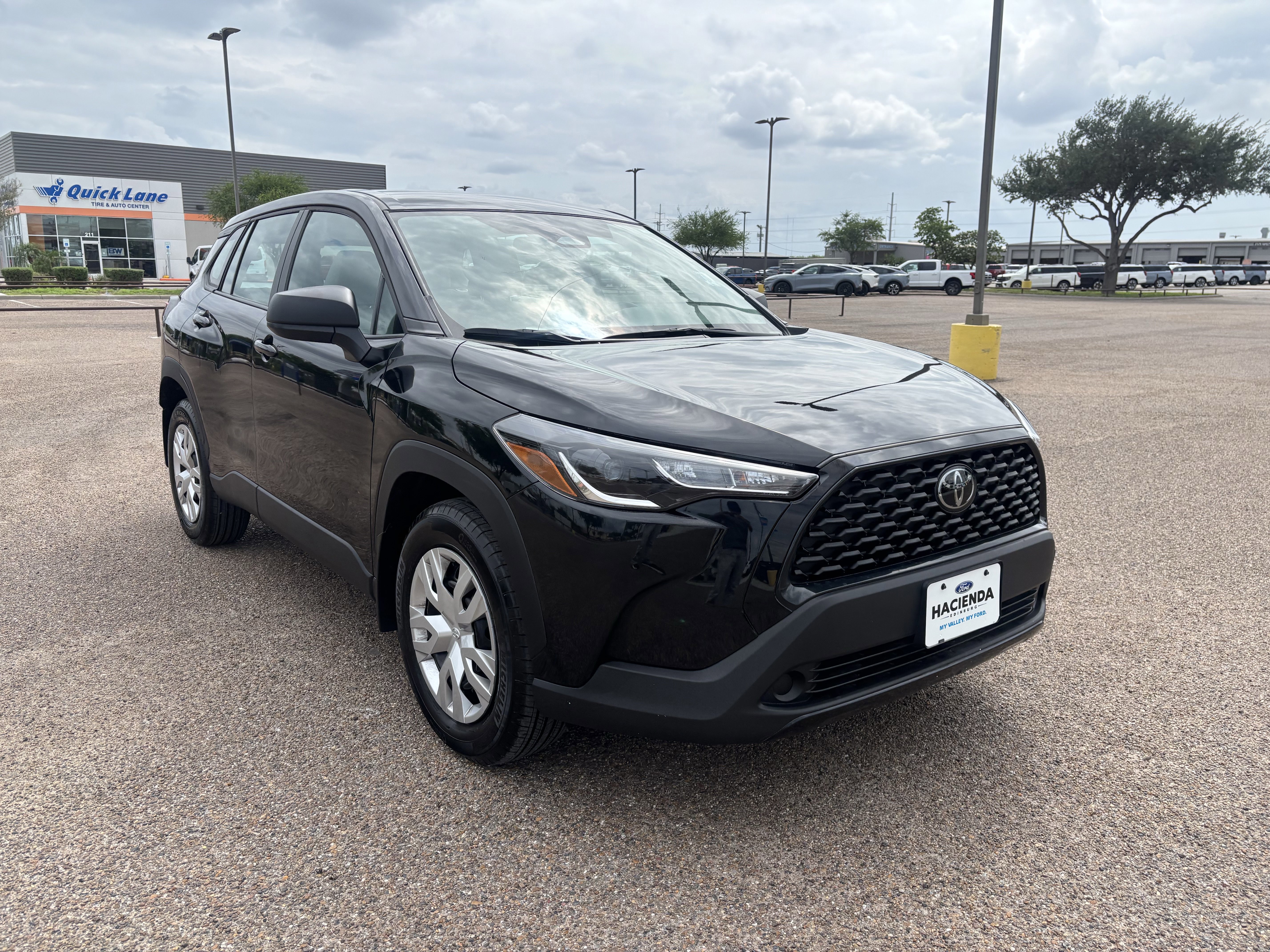 Used 2025 Toyota Corolla Cross L FWD image 6