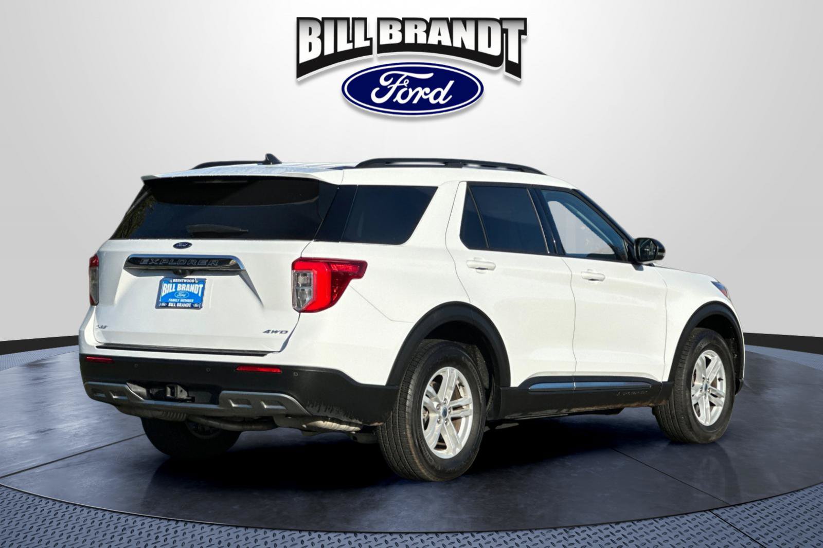 Certified 2024 Ford Explorer XLT w/ Equipment Group 202A AWD/4WD image 3