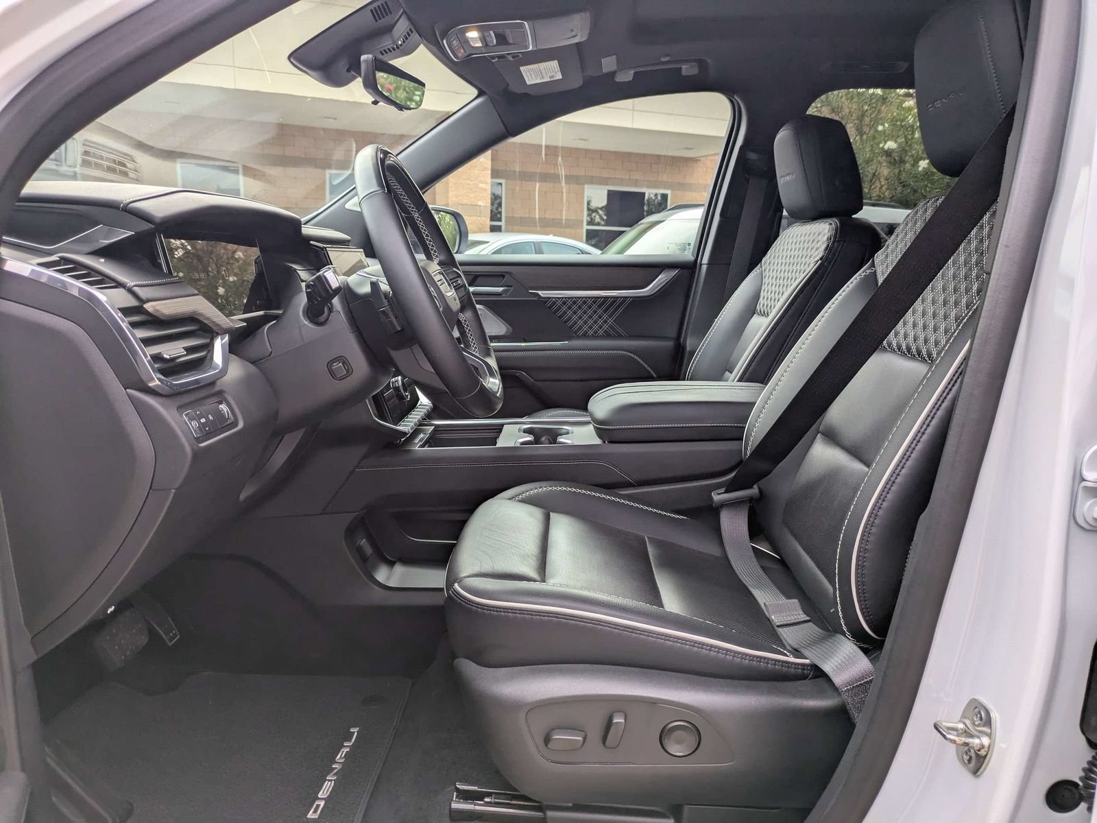 Used 2025 GMC Acadia Denali w/ Super Cruise Package FWD image 8