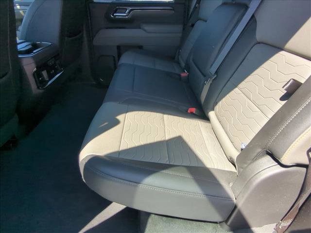 Used 2024 Chevrolet Silverado 2500 ZR2 w/ Technology Package image 18
