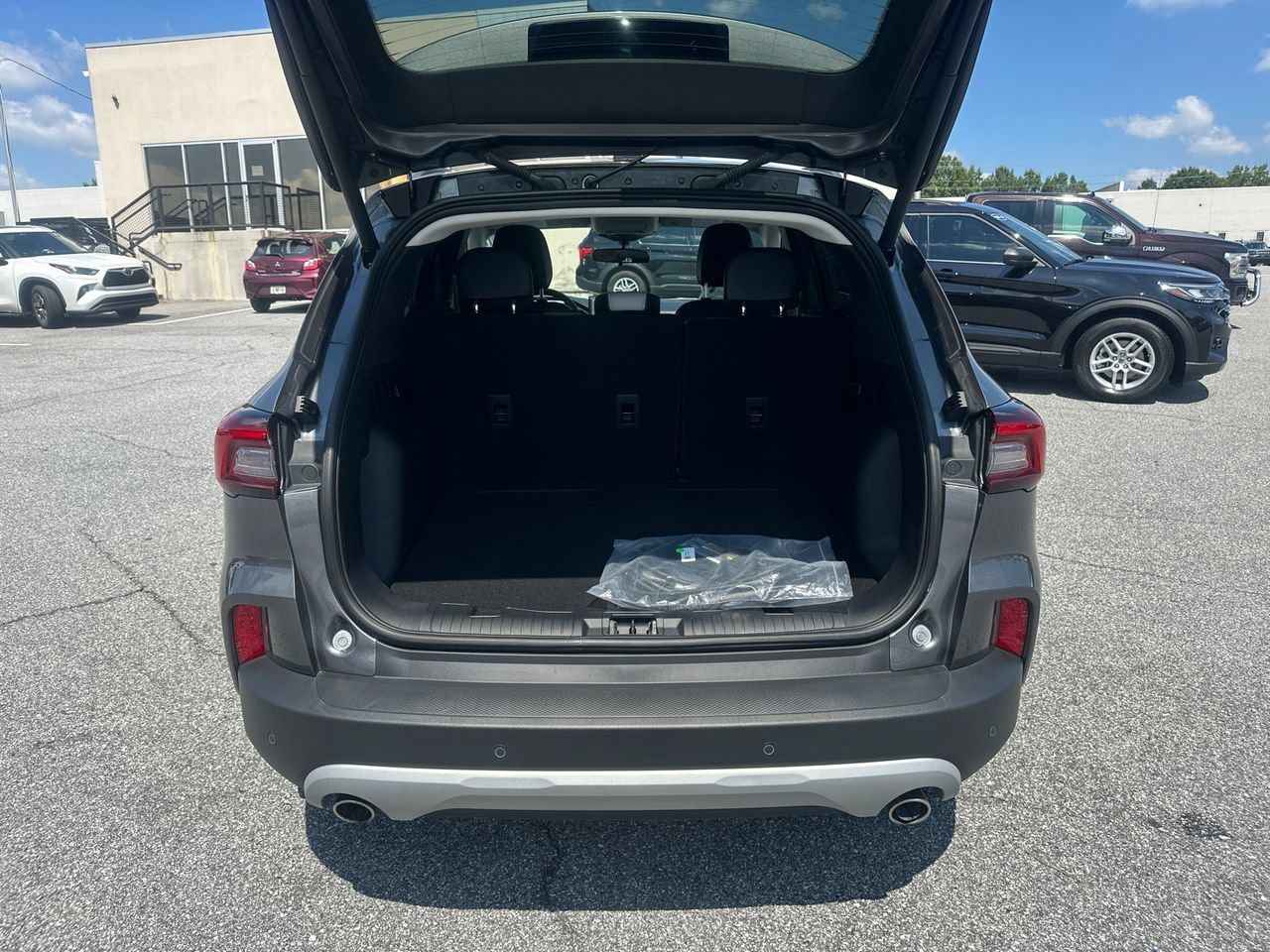Certified 2025 Ford Escape SE FWD image 20