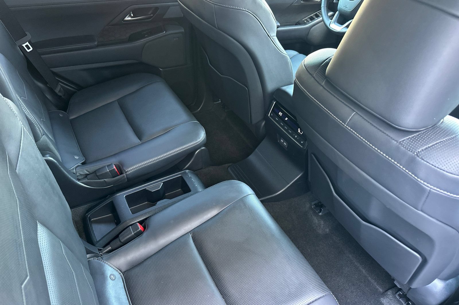 Used 2025 Lexus GX 550 w/ Accessory Package (Z1) AWD/4WD image 19