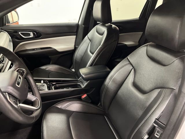 Used 2025 Jeep Compass Limited AWD/4WD image 8