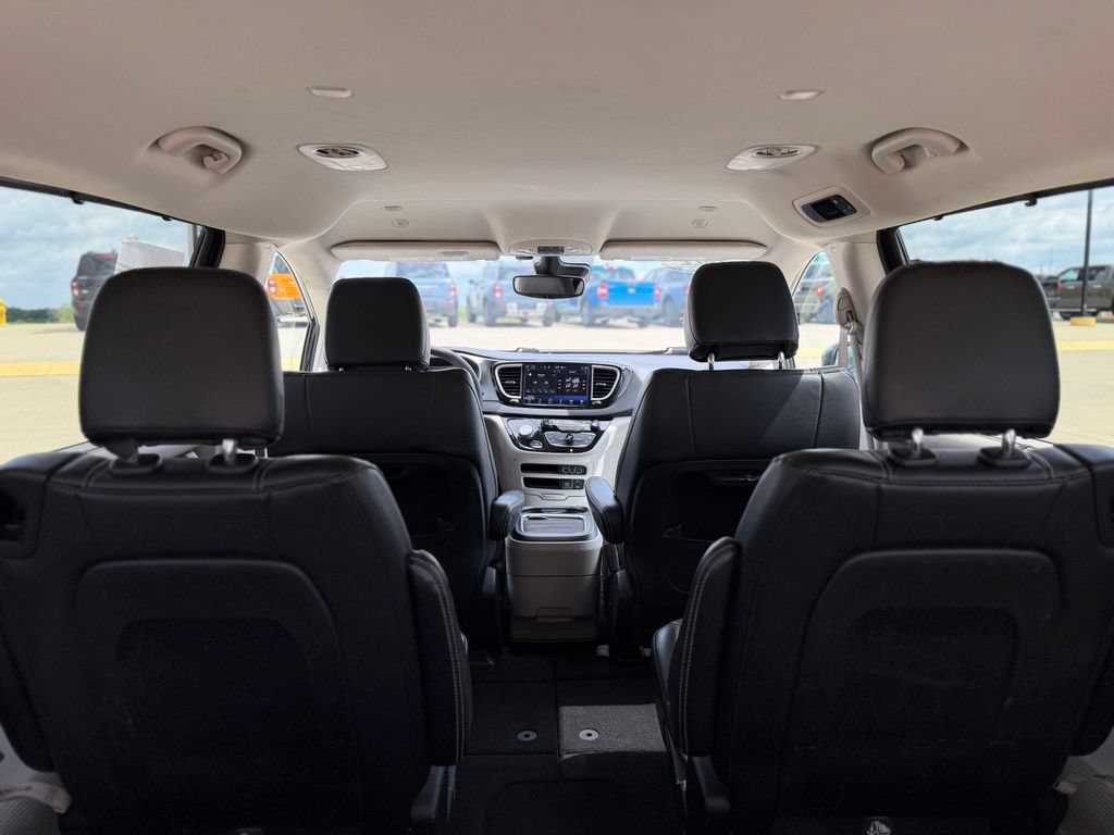 Used 2022 Chrysler Pacifica Touring-L FWD image 46